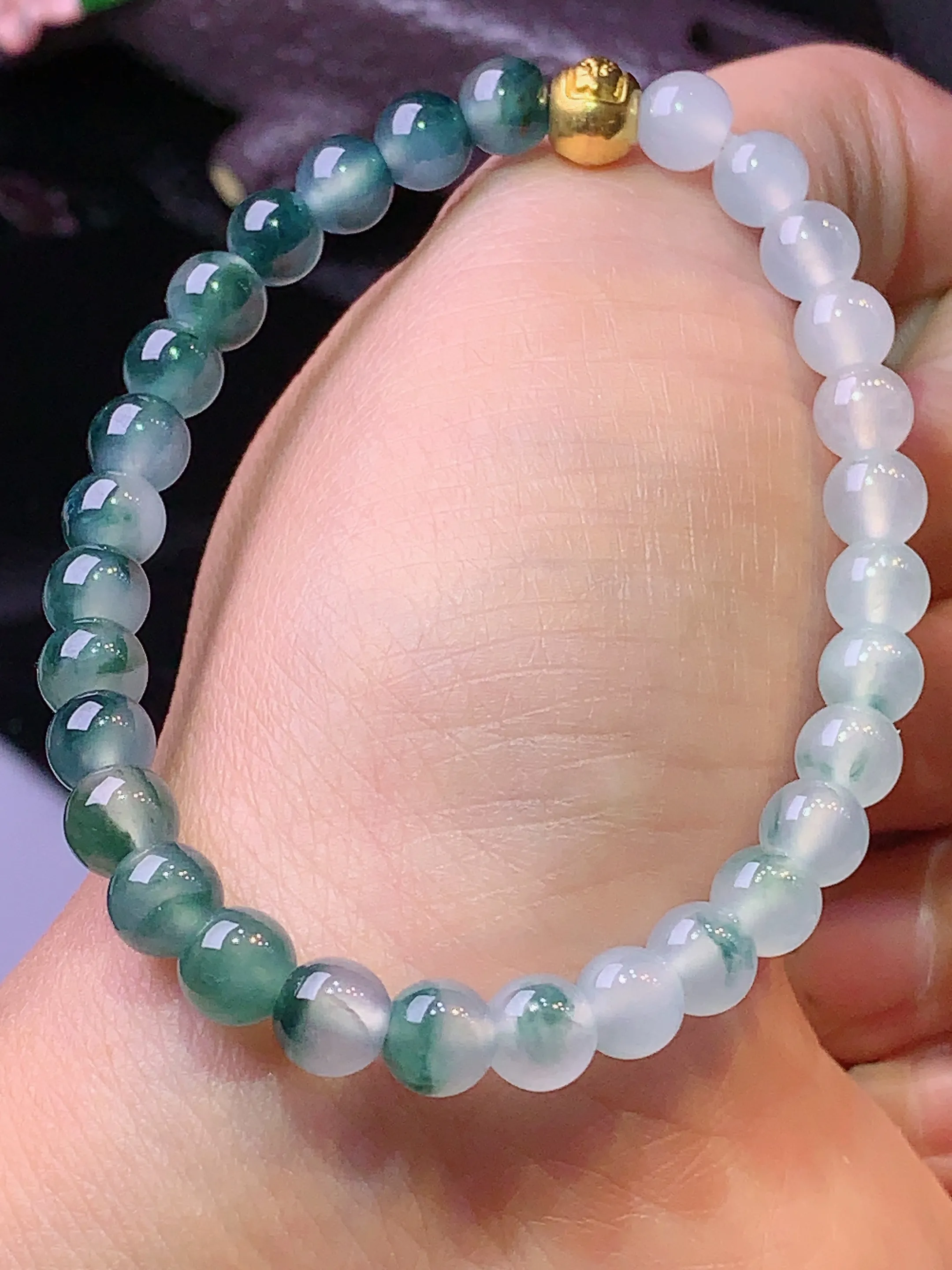 冰种圆珠吊坠 玉质细腻 色泽清新艳丽 整体尺寸5.8