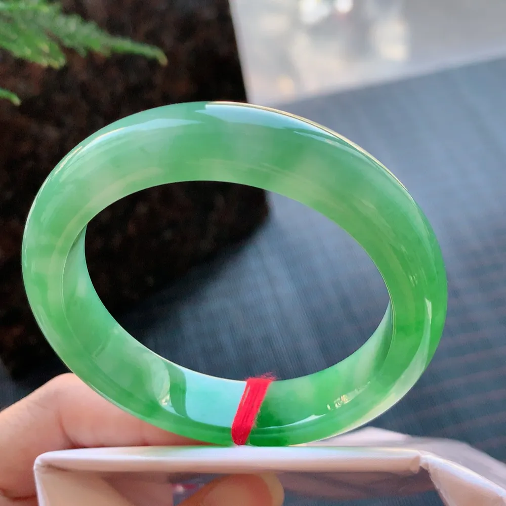 正圈高冰翠绿 无瑕 尺寸:55.1/13.1/8.7 种色兼备