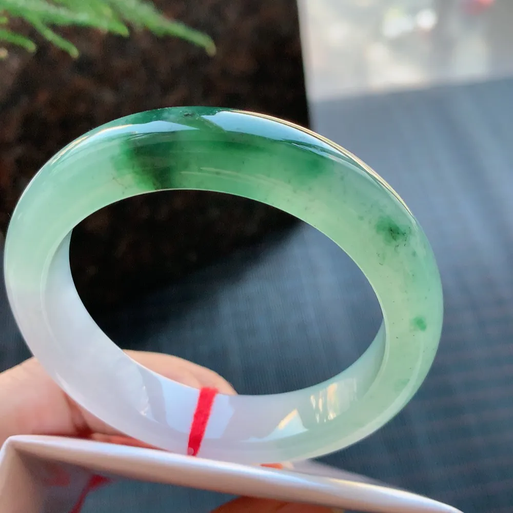 正圈高冰绿花 无瑕 尺寸:53.1/12.4/8.1 花美 种水好