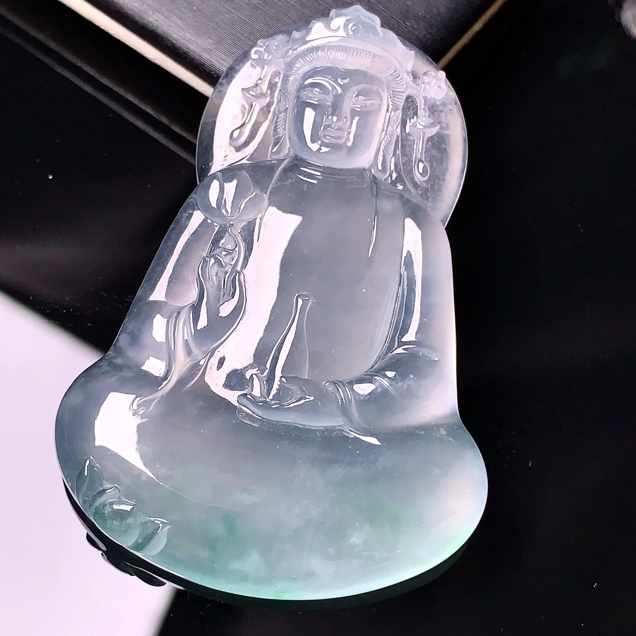 冰种观音菩萨吊坠 玉质细腻 色泽清新艳丽 整体尺寸49.5*34.2*5.5