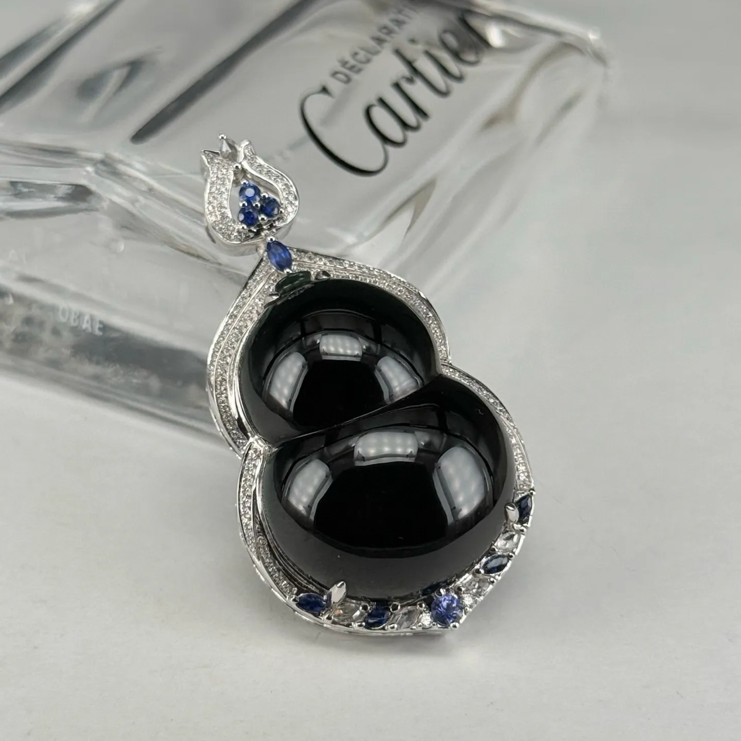 精品18k墨翠大葫芦吊坠 种好色正 黑度极好 打灯通透 油性十足 尺寸51.7