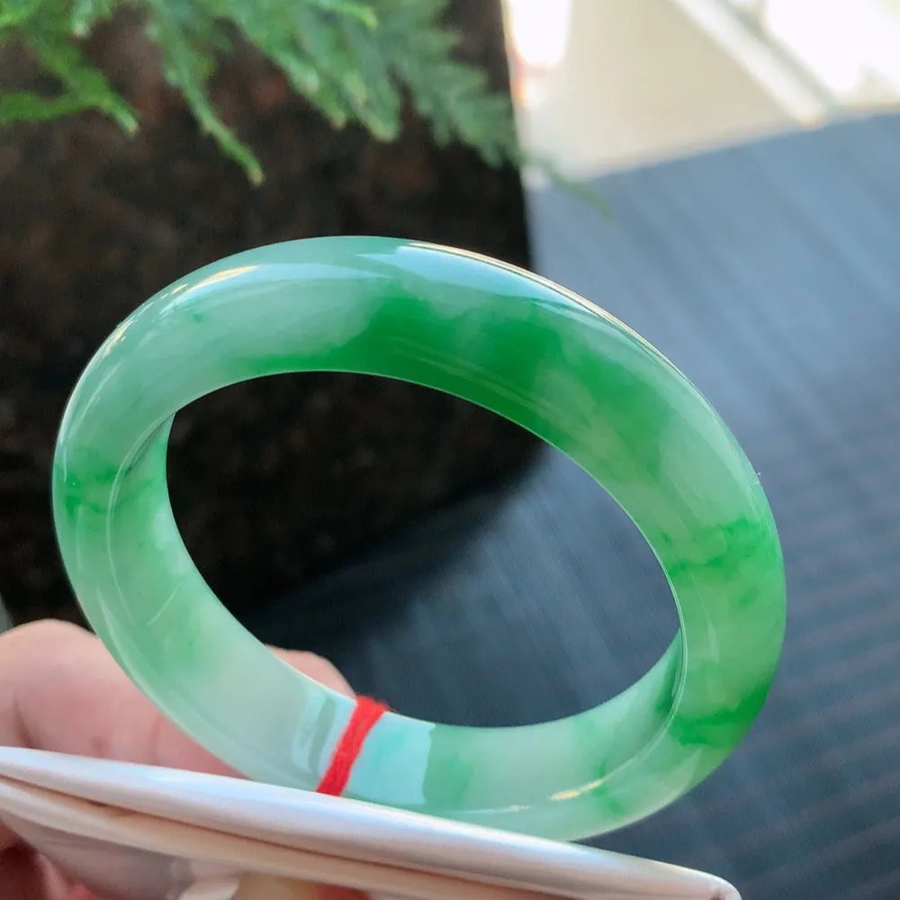 正圈冰糯阳绿 无瑕 尺寸:52.1/12.3/8.1色好