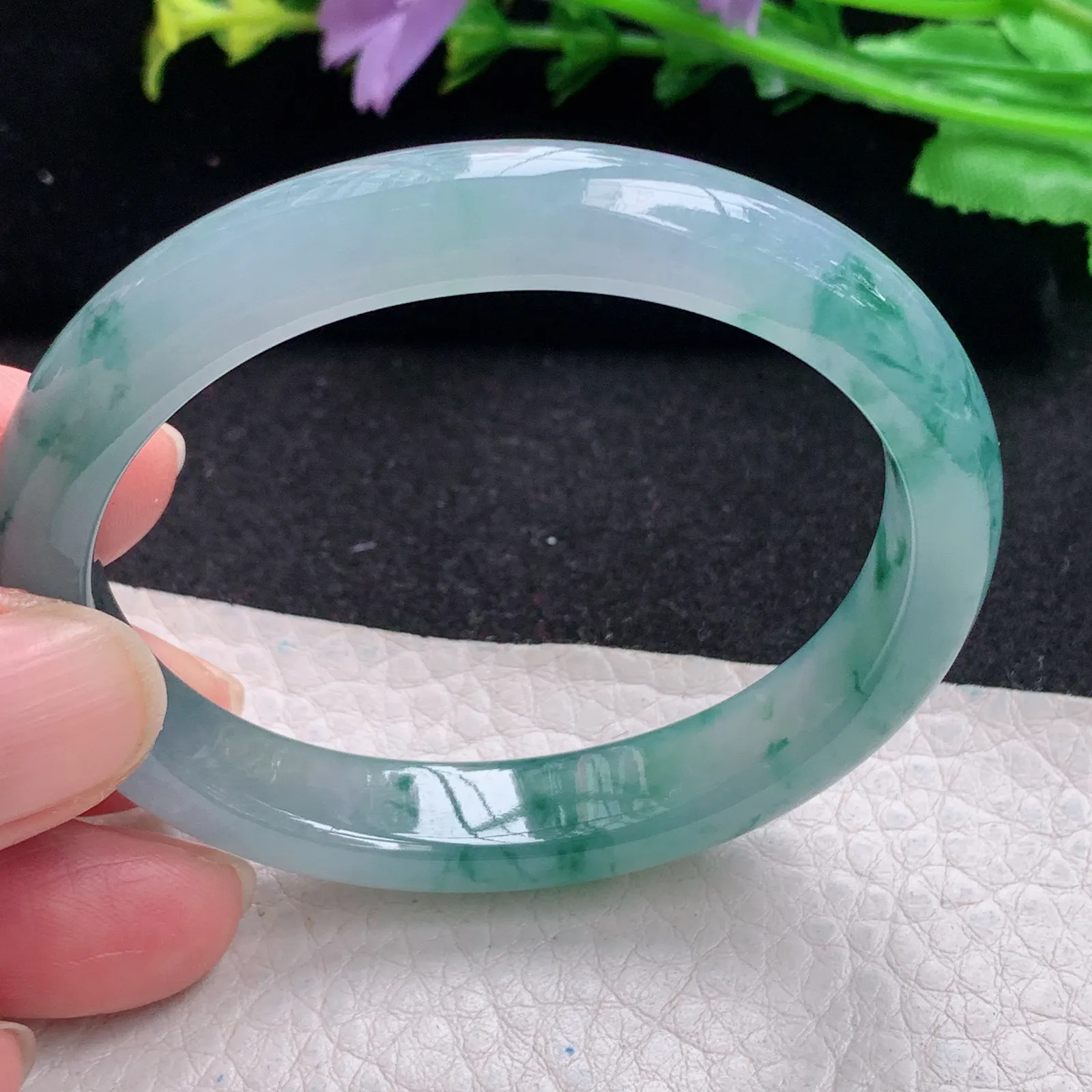 xo自然光53*45*10.2*7贵妃镯 缅甸翡翠玉手镯冰飘花秀气蛋形宽边玉手环 美人镯