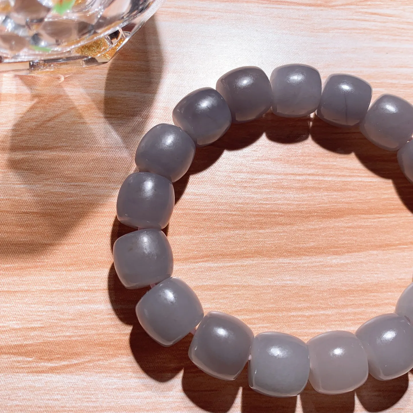 和田玉紫罗兰直切老型珠手串。单颗尺寸10/12！玉质细腻油润。手推出油。佩戴高端典雅。lt251115