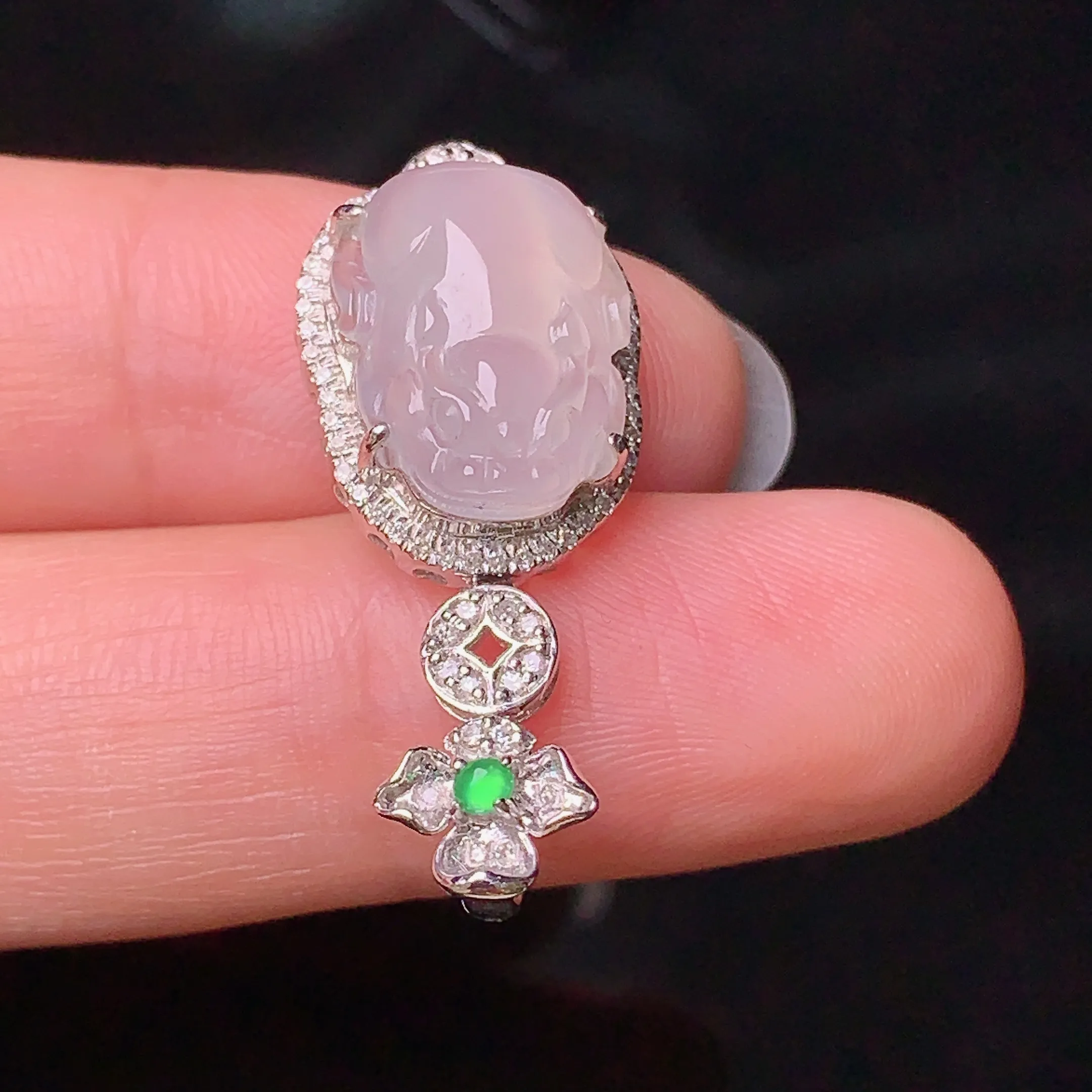 18k金钻镶嵌冰种貔貅吊坠 玉质细腻 色泽清新艳丽 整体尺寸29.5*12.8*8.5