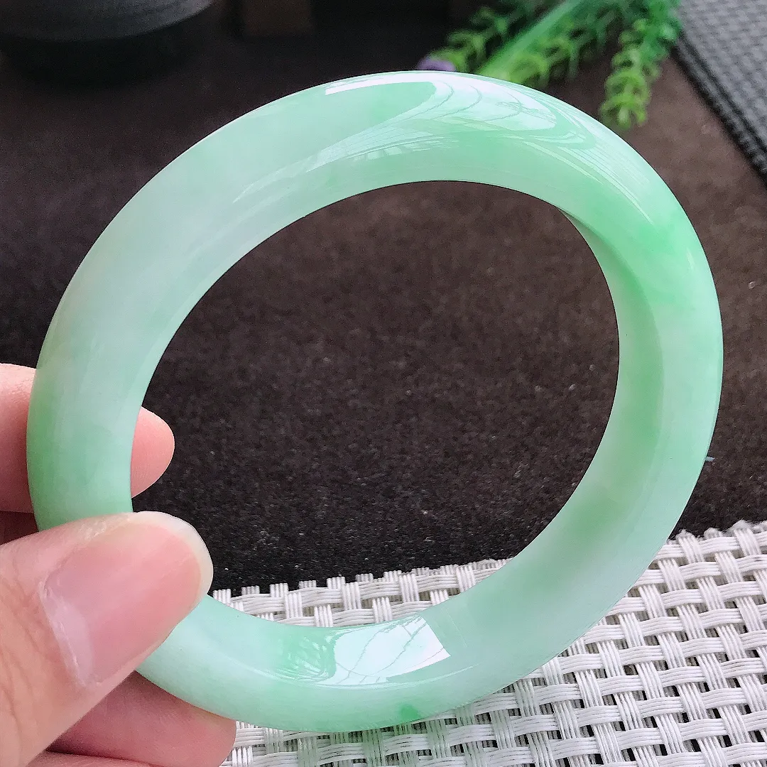 天然a货翡翠62/12.9/9.8老坑冰润起胶大圈口满绿甜绿手镯宽边翡翠玉手镯