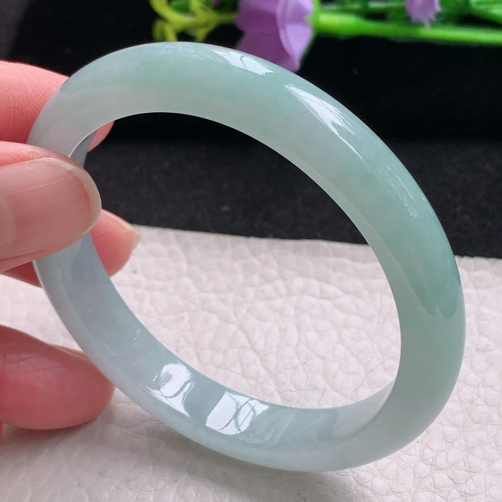 js自然光54*48.8*9.8*7.2贵妃镯 缅甸翡翠玉手镯清爽冰胶宽边蛋形玉手环 美人镯