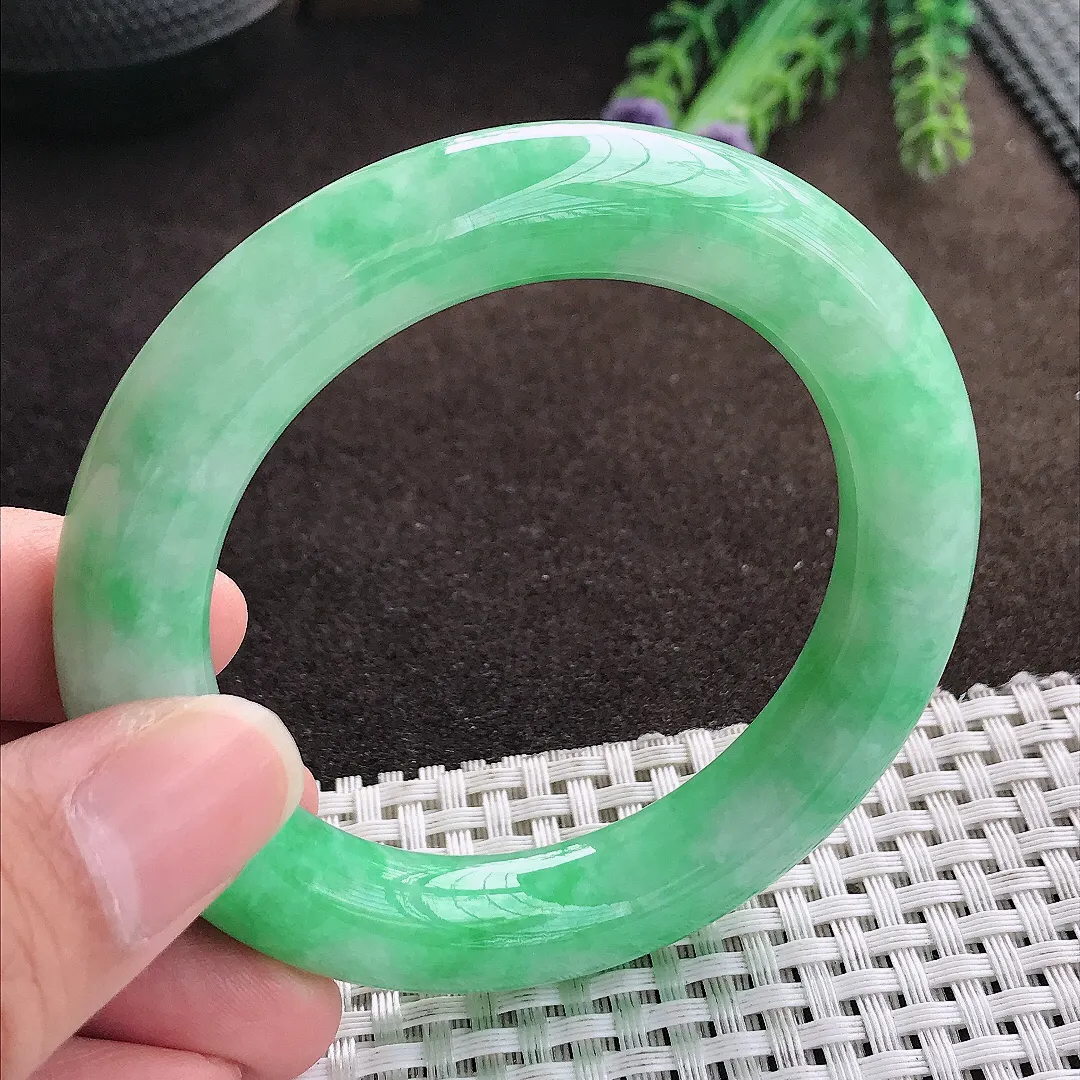 天然a货翡翠53/11.2老坑精美温润飘阳绿圆条手镯翡翠玉手镯