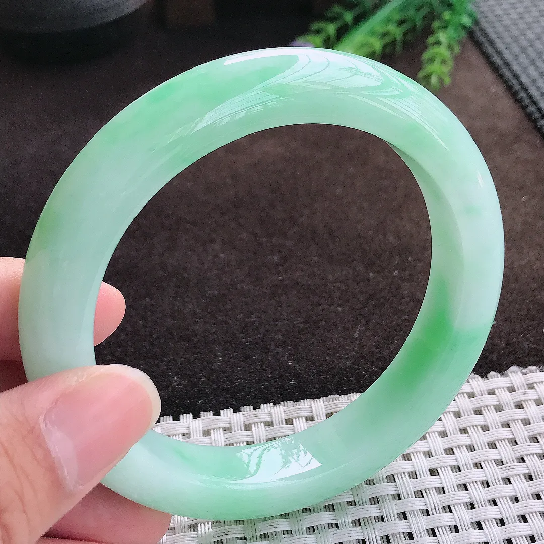 天然a货翡翠62/12.9/9.8老坑冰润起胶大圈口满绿甜绿手镯宽边翡翠玉手镯