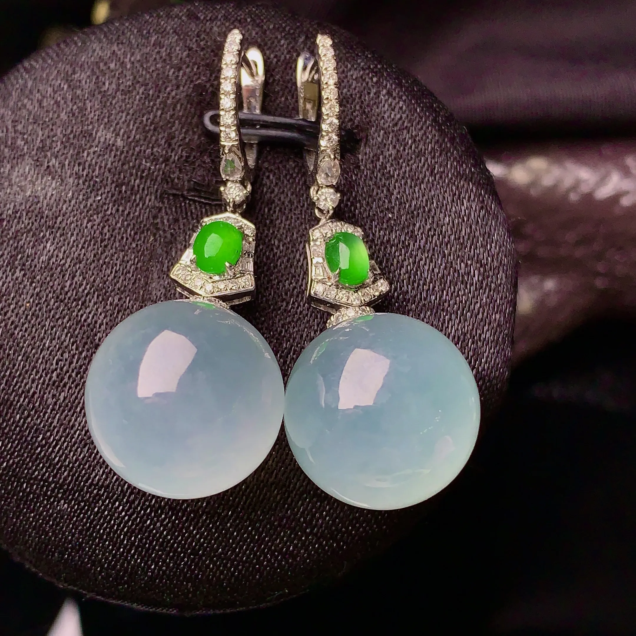 18k金钻镶嵌冰种圆珠吊坠 玉质细腻 色泽清新艳丽 整体尺寸37.5*14