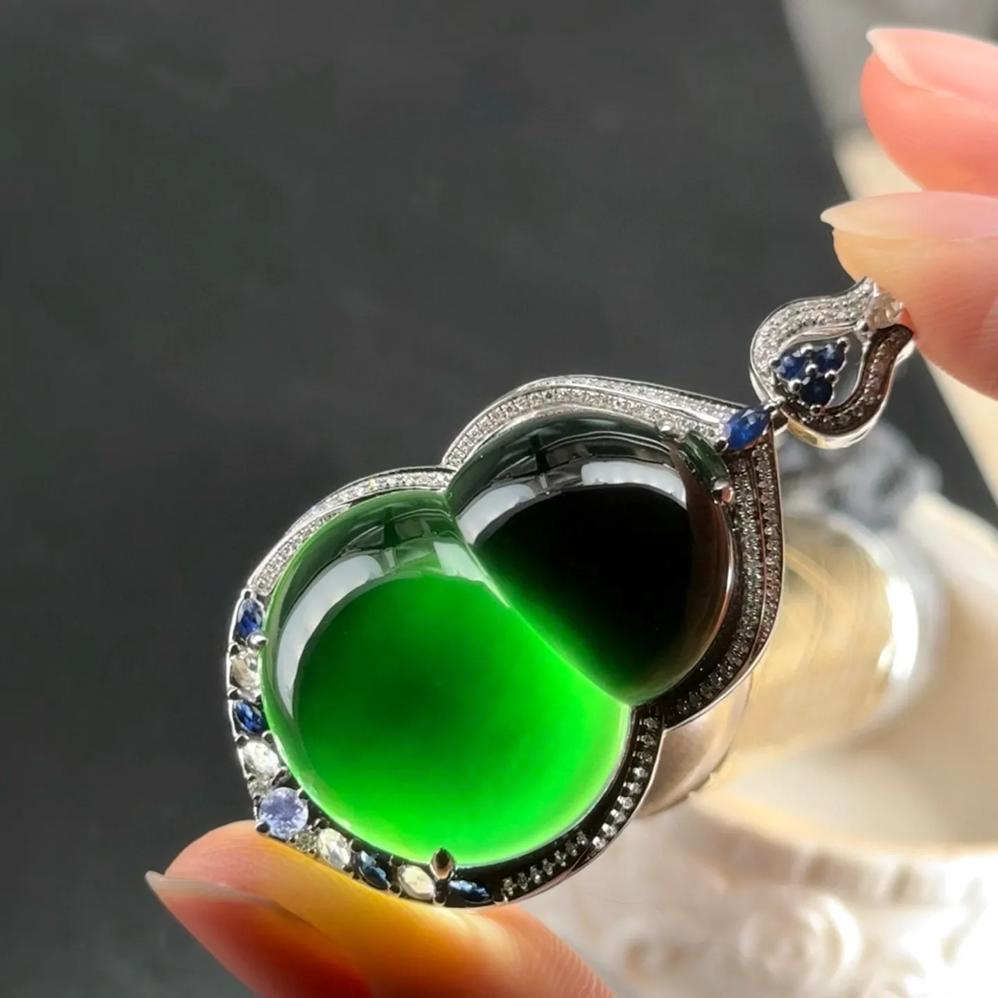 精品18k墨翠大葫芦吊坠 种好色正 黑度极好 打灯通透 油性十足 尺寸51.7