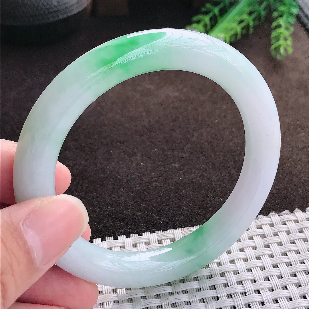 天然a货翡翠56.5/9.9/10老坑精美冰润飘阳绿圆条手镯翡翠玉手镯