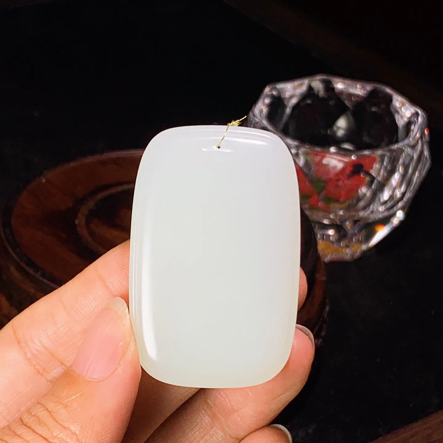 新疆和田玉白玉平安无事牌挂件。尺寸49/32/9重37.3克。玉质细腻油润。手推出油。佩戴高端典雅。lt251115