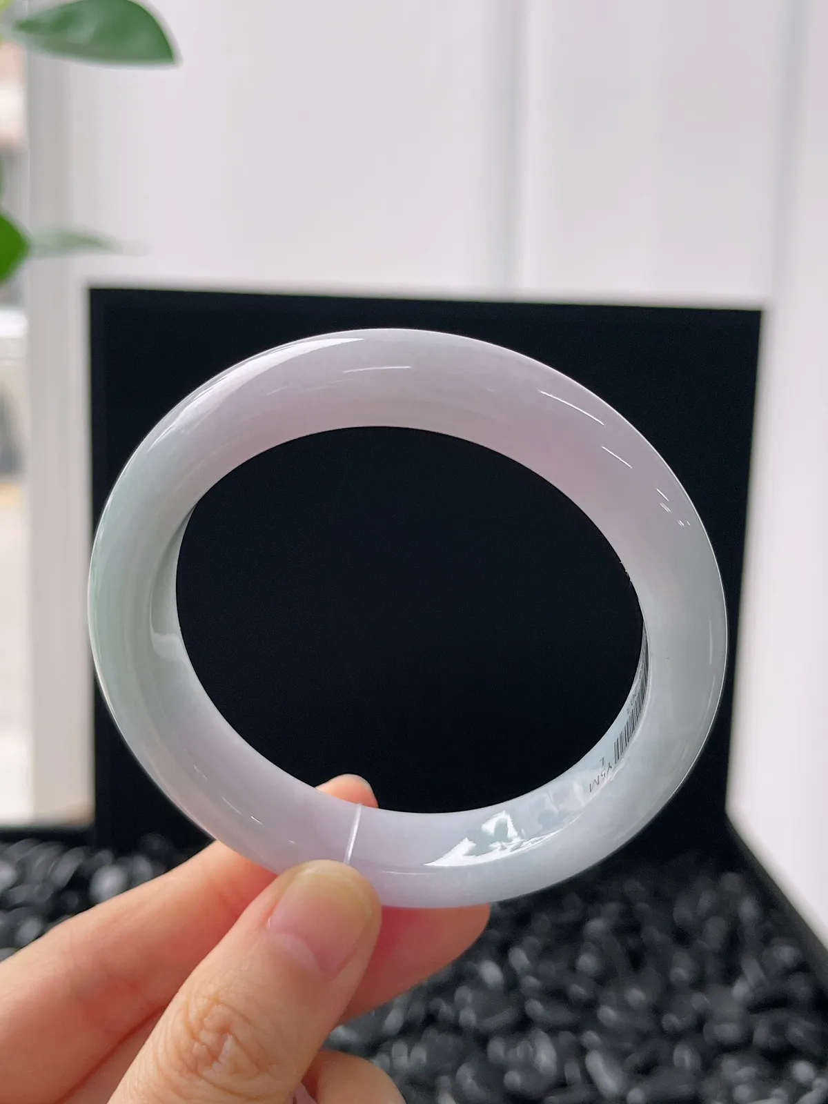 正圈56圈口，翡翠糯化种春带彩手镯