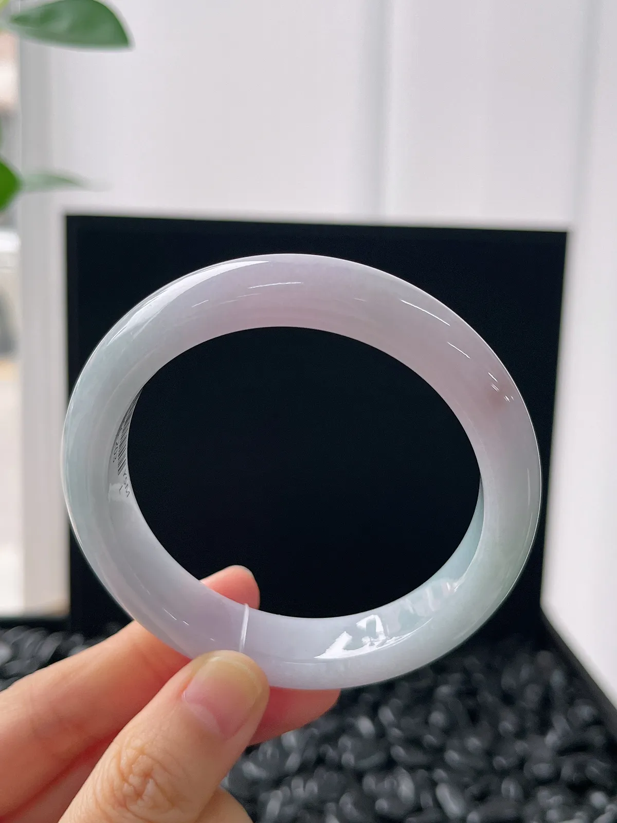 正圈56圈口，翡翠糯化种春带彩手镯