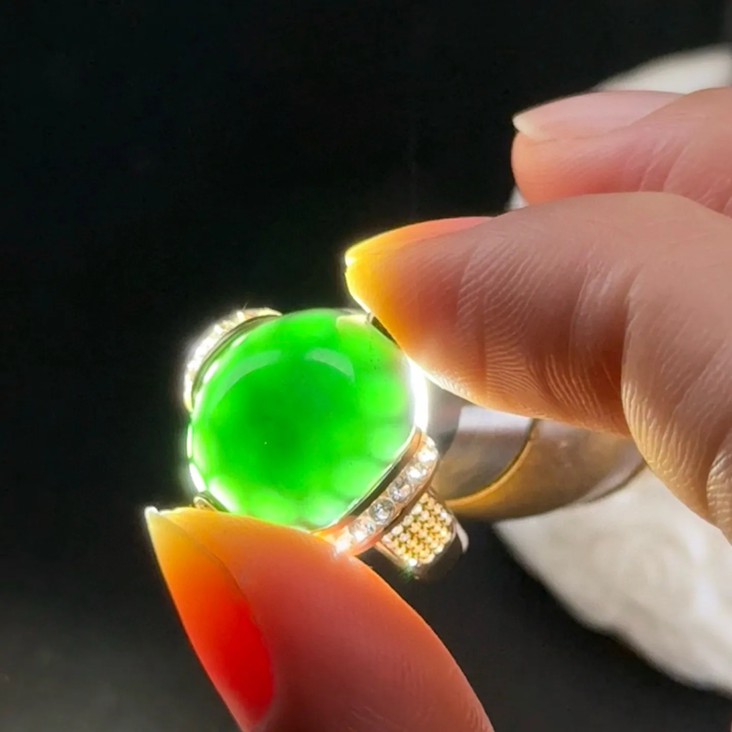 精品大蛋面女戒 重金豪镶 打灯通透 油性十足