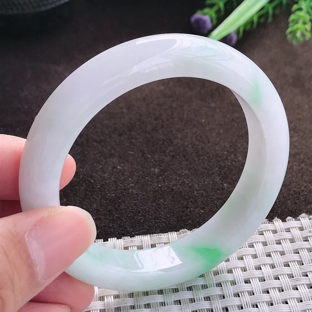 天然a货翡翠55/12.2/8.6老坑秀气温润飘绿手镯宽边翡翠玉手镯