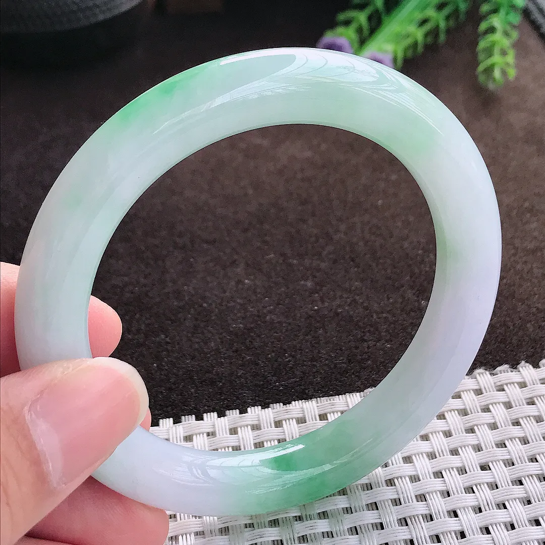 天然a货翡翠56.5/9.9/10老坑精美冰润飘阳绿圆条手镯翡翠玉手镯