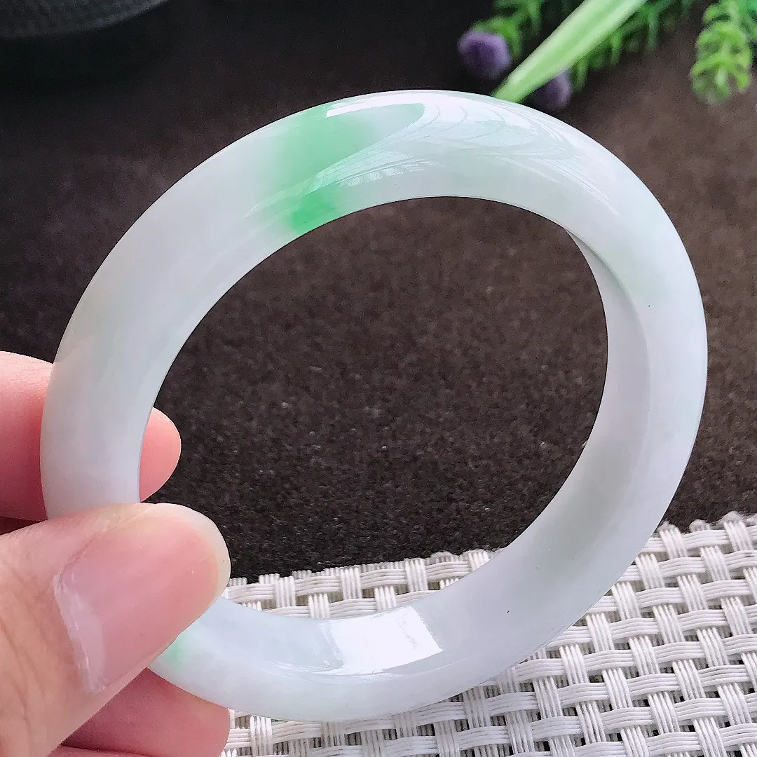 天然a货翡翠55/12.2/8.6老坑秀气温润飘绿手镯宽边翡翠玉手镯