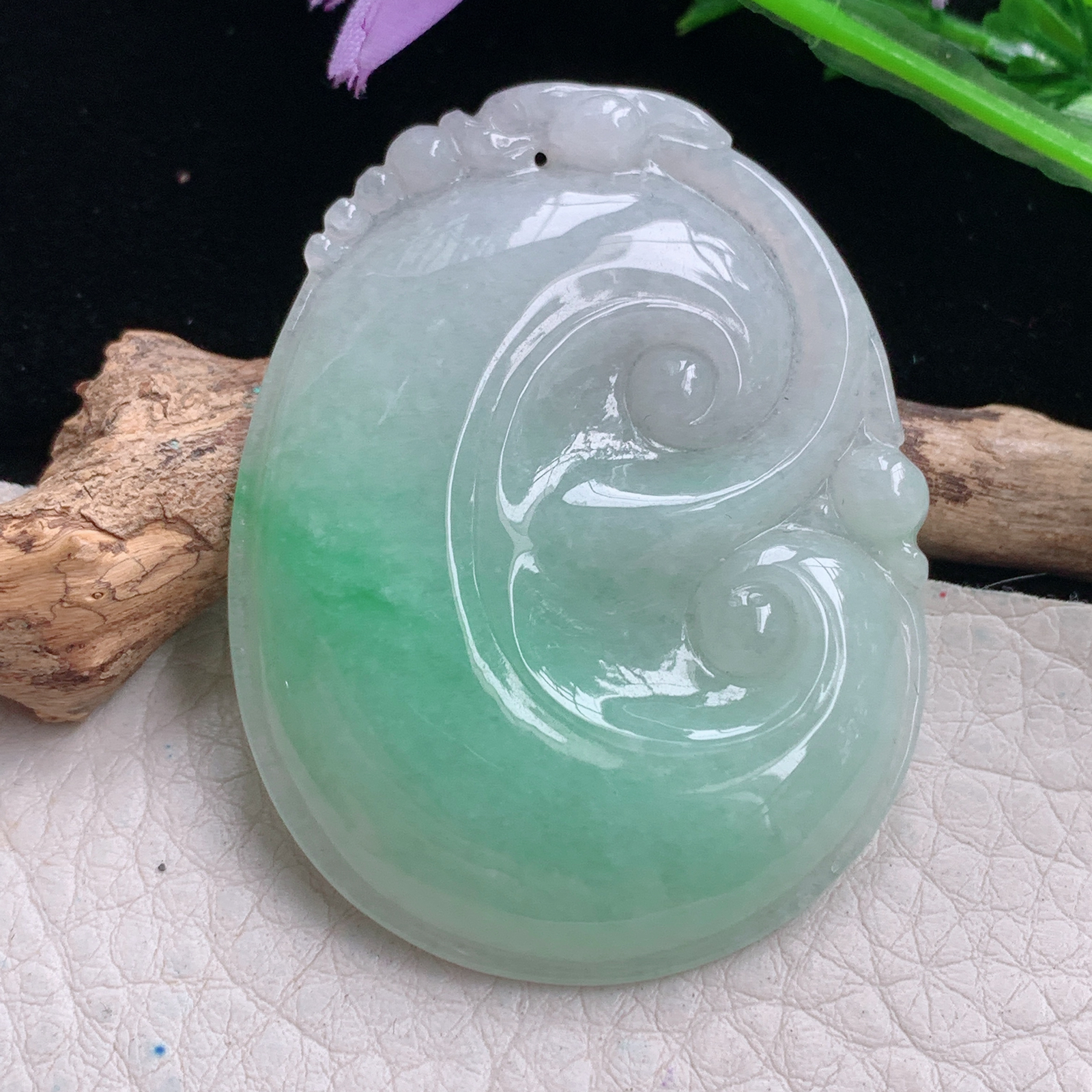 zen自然光52*40*5.8天然缅甸翡翠飘绿大如意 玉如意玉吊坠 毛衣坠