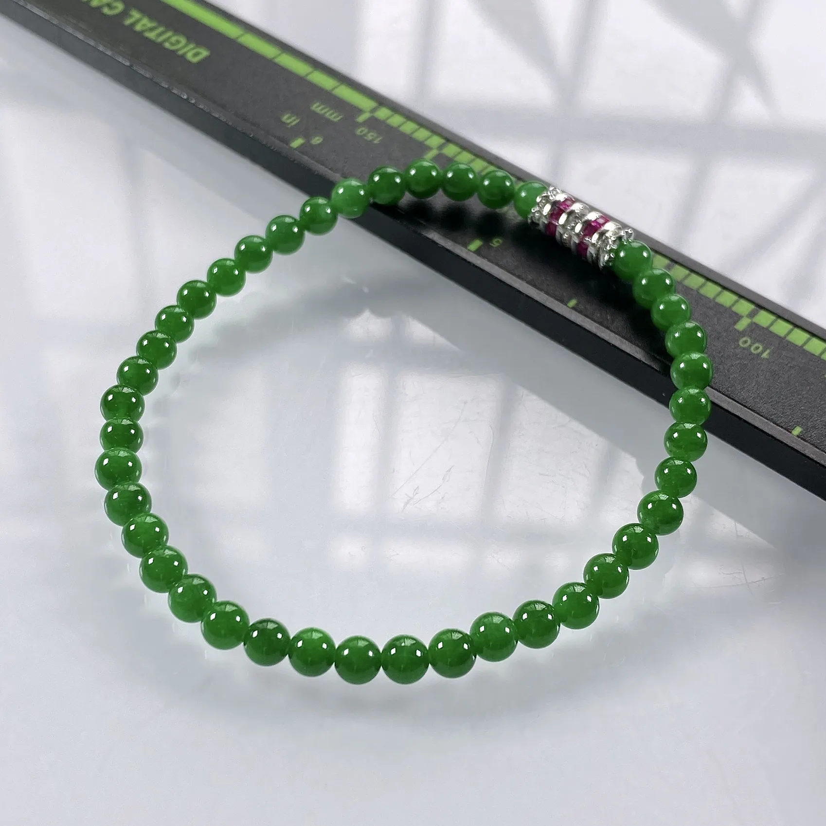 缅甸天然翡翠A货，卡4冰种浓阳绿小米珠小圆珠手串手链，尺寸：4mm/41颗，长度170mm，重量：5.55g