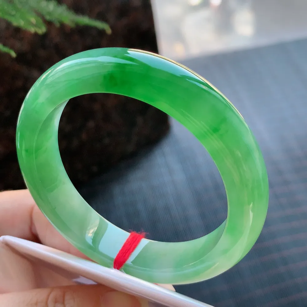 正圈高冰翠绿 无瑕 尺寸:55.1/13.1/8.7 种色兼备