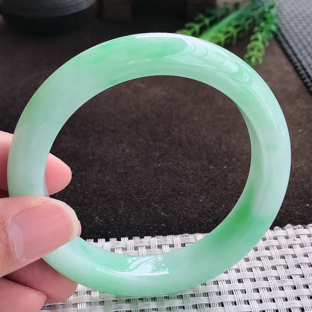 天然a货翡翠62/12.9/9.8老坑冰润起胶大圈口满绿甜绿手镯宽边翡翠玉手镯