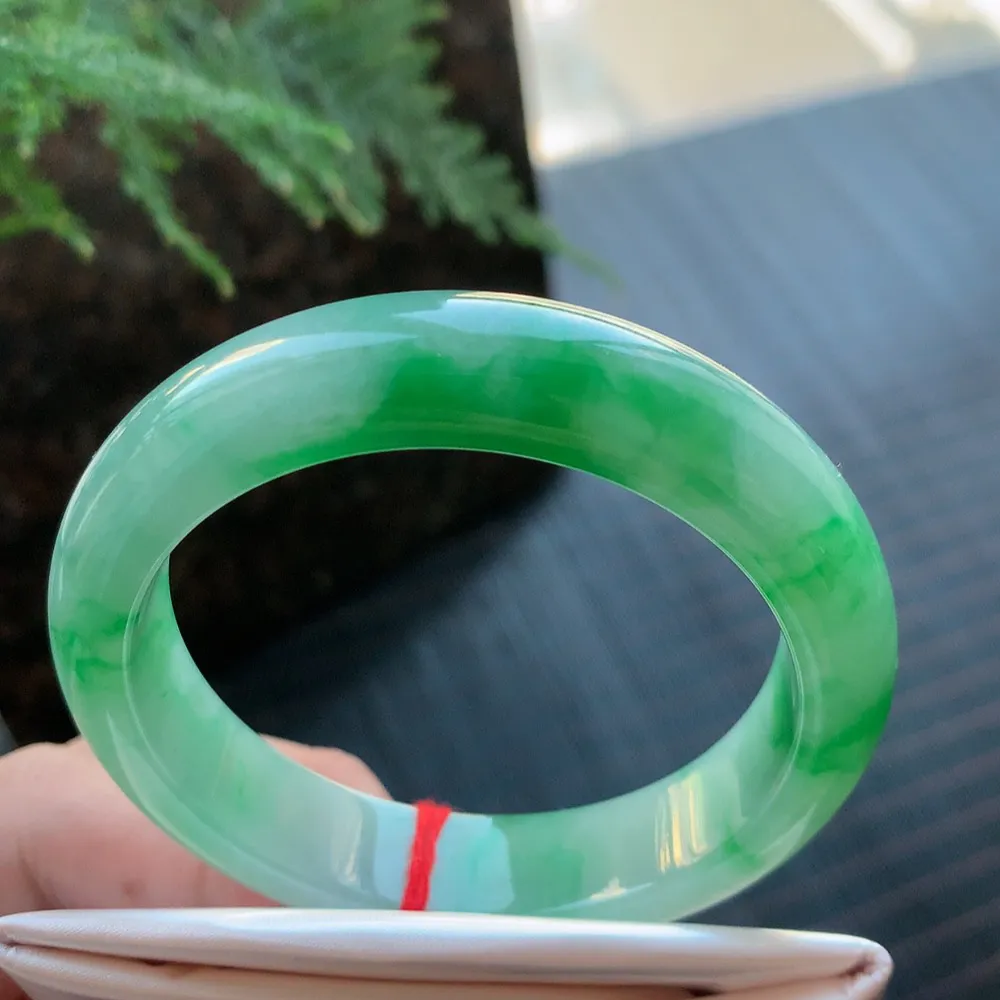 正圈冰糯阳绿 无瑕 尺寸:52.1/12.3/8.1色好