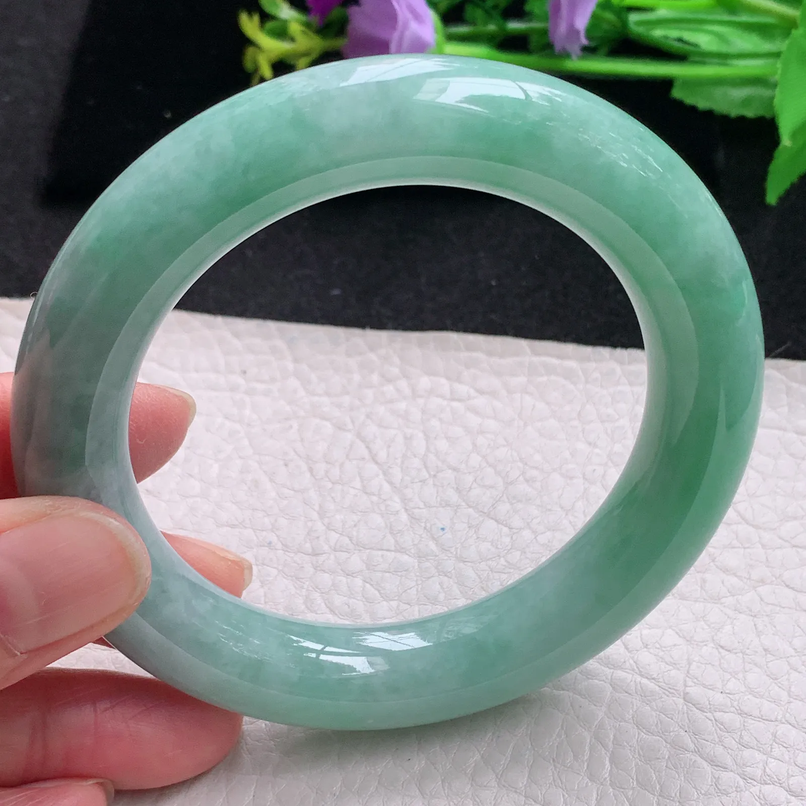 js自然光59*12.7胖圆镯 缅甸翡翠玉手镯飘绿大气圆条玉手环 美人镯