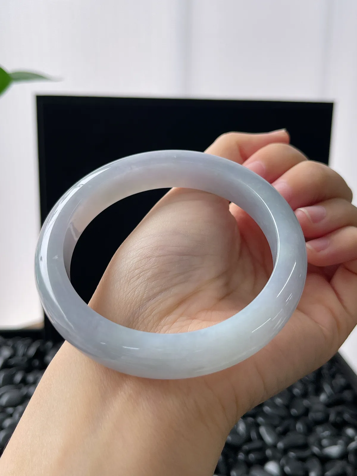 正圈59.8圈口，翡翠糯化种淡紫色手镯