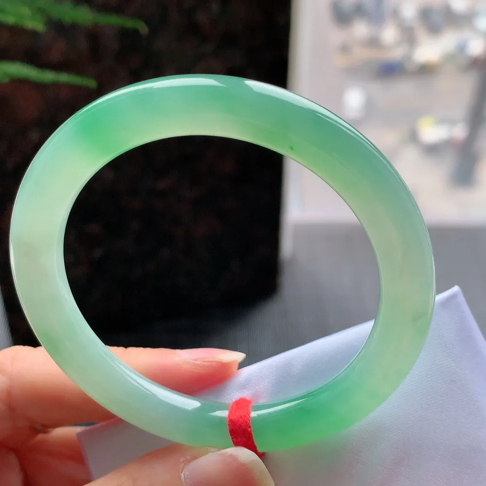 圆条冰阳绿 无瑕 尺寸:54.1/8.4/8.8 种色俱佳