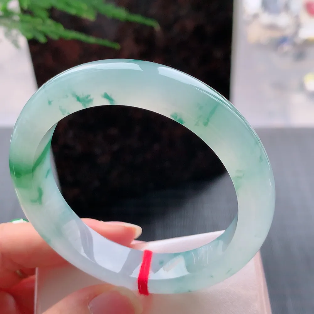 正圈高冰飘花 无瑕 尺寸:57.4/12.4/8.7 花美 种水好🥰🥰