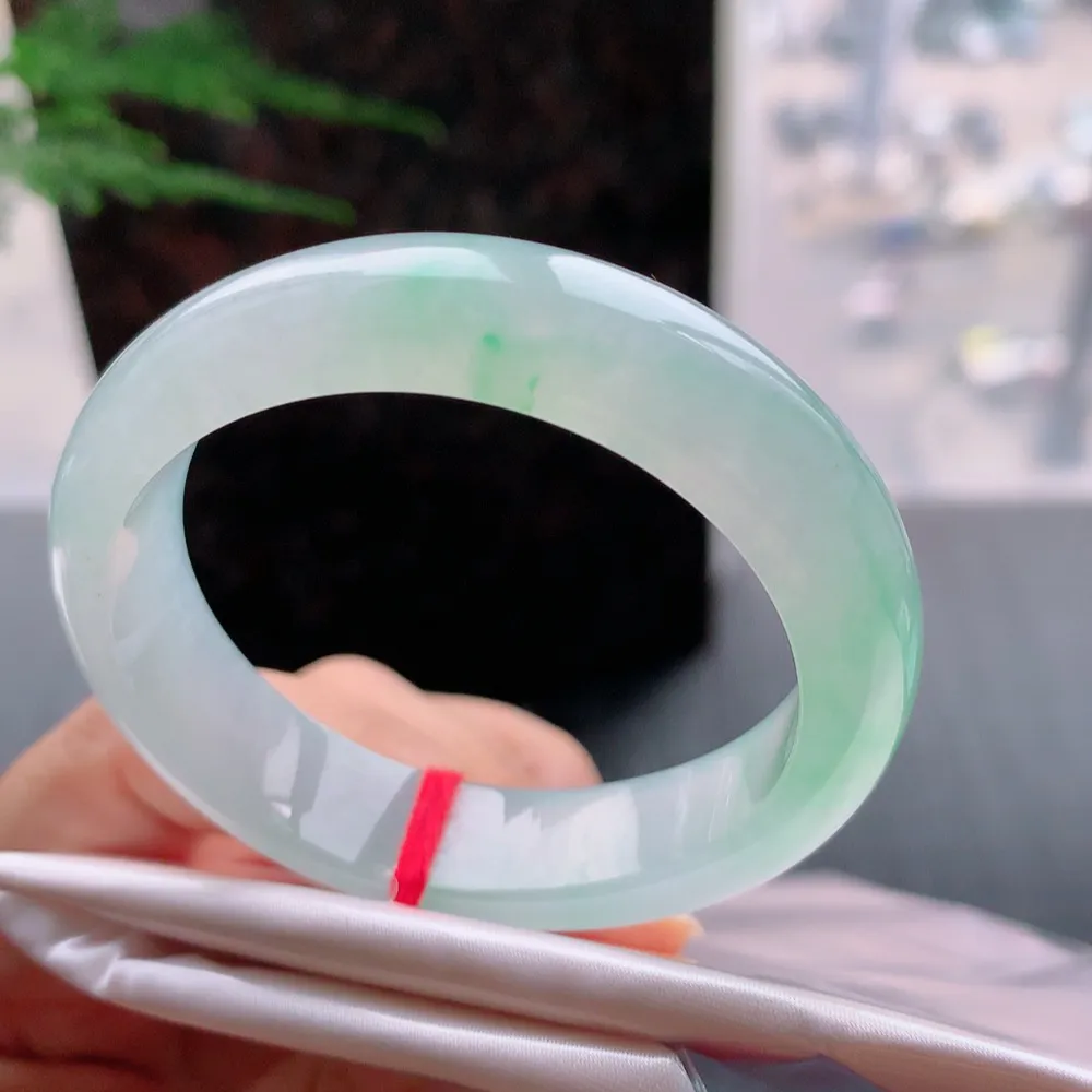 贵妃高冰阳绿 无瑕 尺寸:53.2/44.7/12.7/7.5 种色俱佳