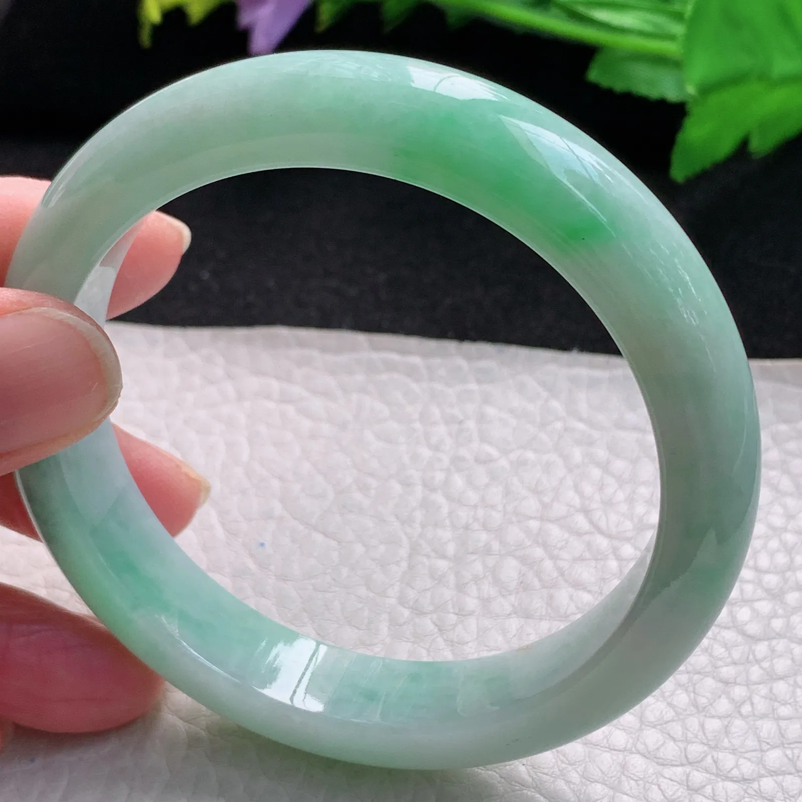 fl大圈口60mm平安镯 缅甸翡翠玉手镯飘绿大气高雅宽边玉手环