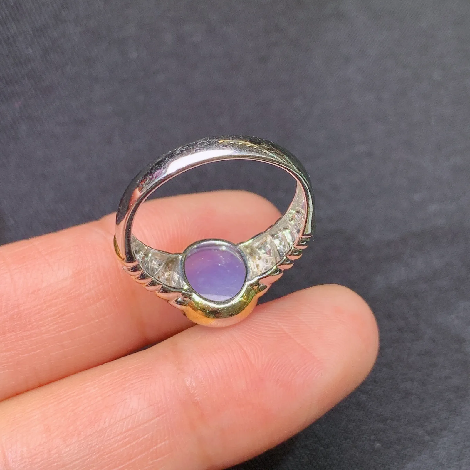 紫罗兰蛋面戒指 18k金镶嵌，温润细腻，颜色浓郁 圈口14 尺寸10.5*8.7*3.5