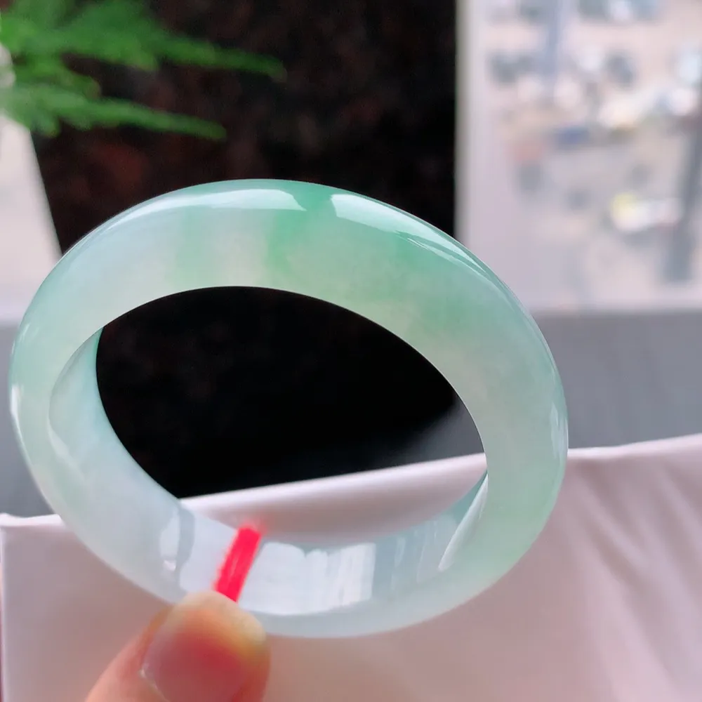 贵妃高冰阳绿 无瑕 尺寸:53.2/44.7/12.7/7.5 种色俱佳