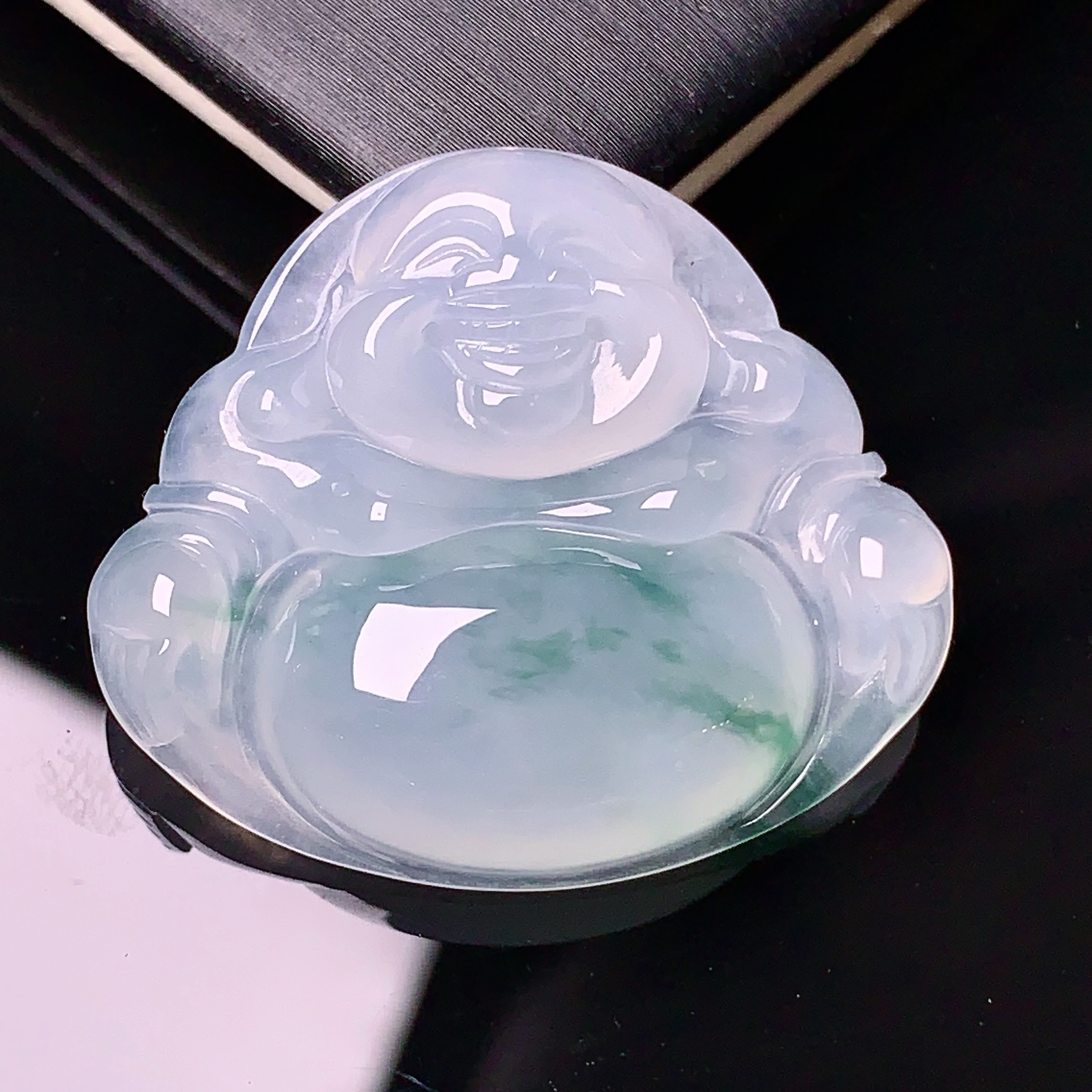 冰种飘绿佛公吊坠 玉质细腻 色泽清新艳丽 整体尺寸27.2*31.5*6.3