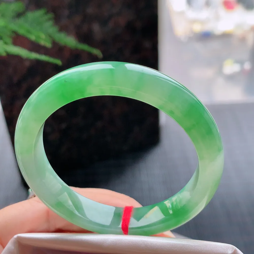 正圈冰阳绿 无瑕 尺寸:52.3/10.6/6.9 种色俱佳