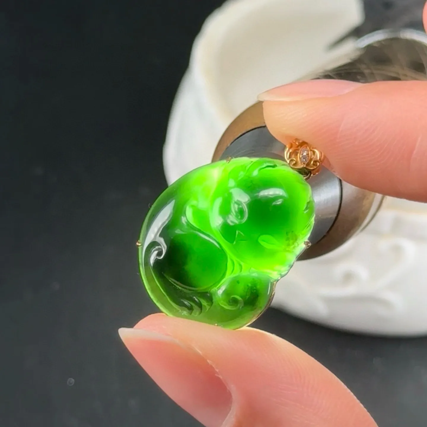 精品18k墨翠龙宝宝 种好色正 黑度极好 打灯通透 油性十足  尺寸27.2