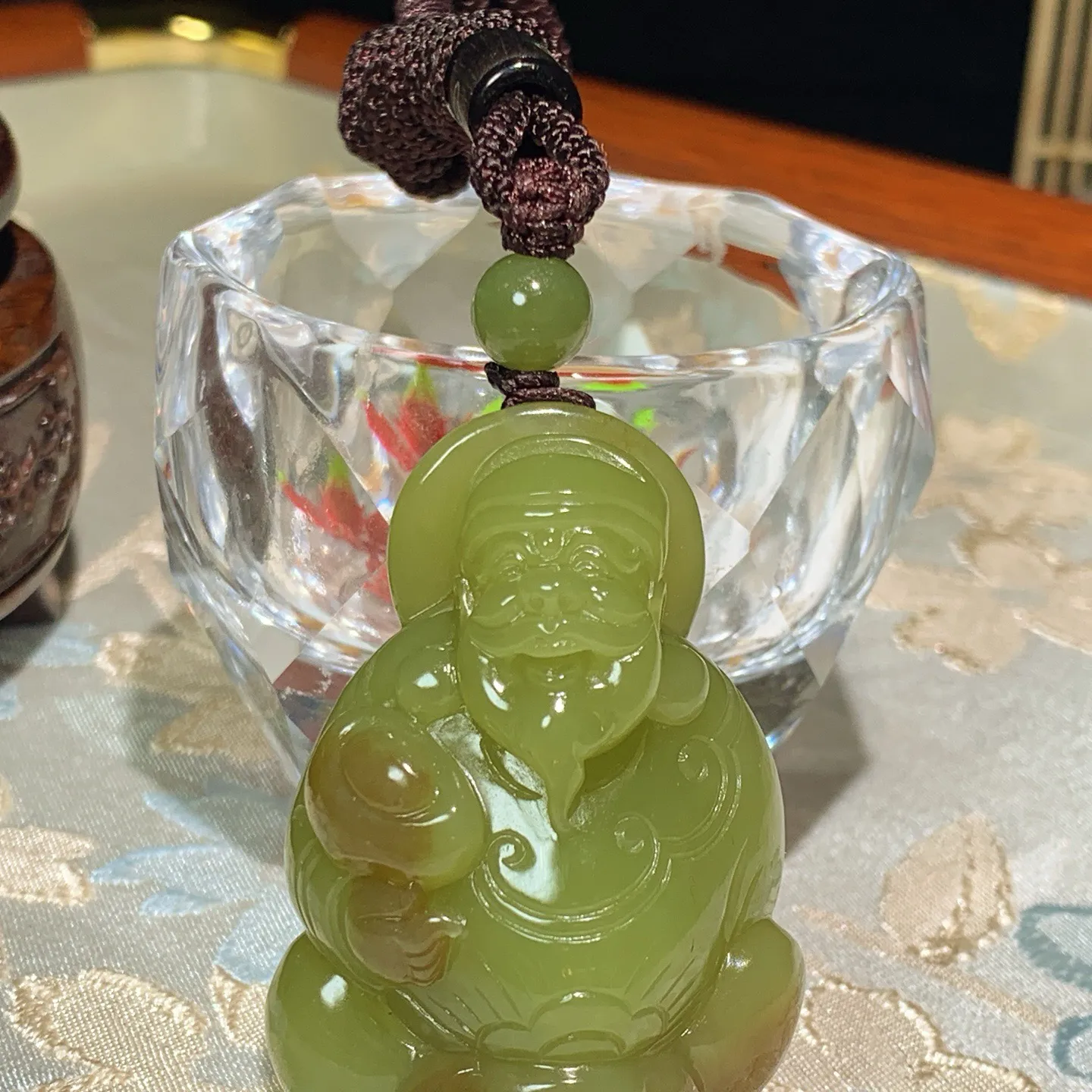 新疆和田玉若羌黄口料财神爷挂件。尺寸53/35/22重59克。玉质细腻油润。手推出油。佩戴高端典雅。lt251118