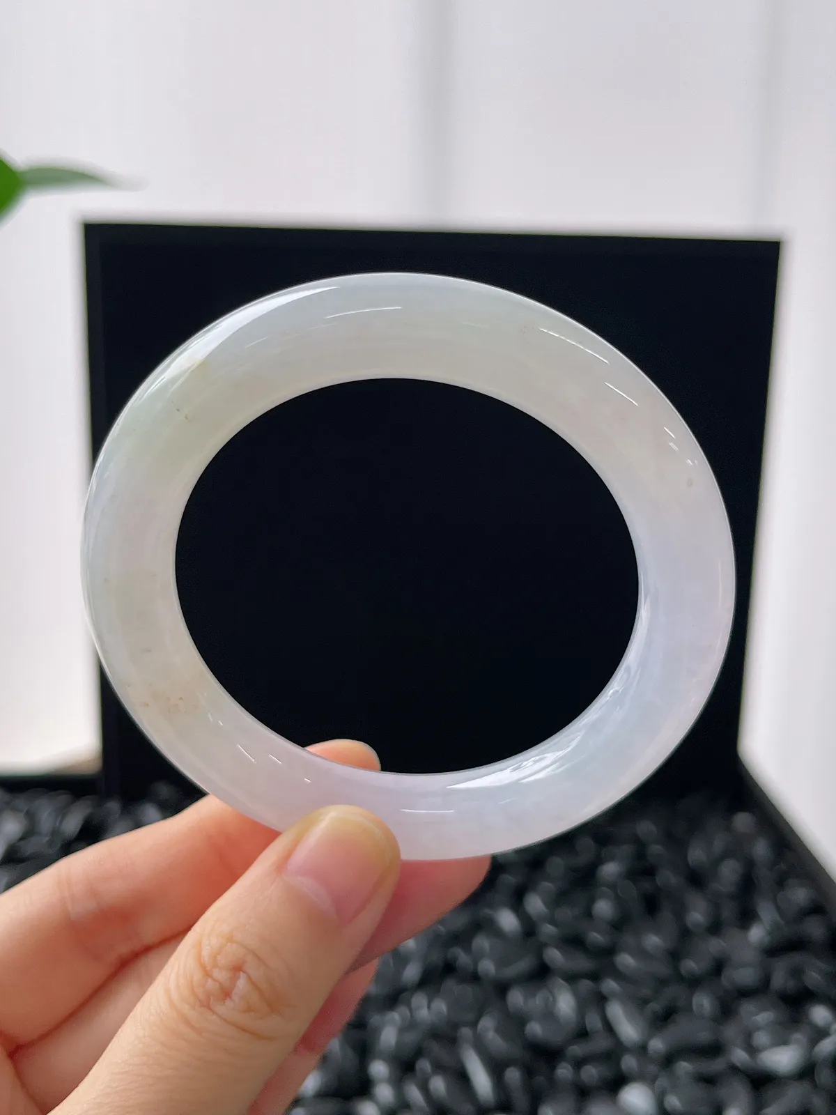 圆镯53.3圈口，翡翠冰糯种淡紫色手镯