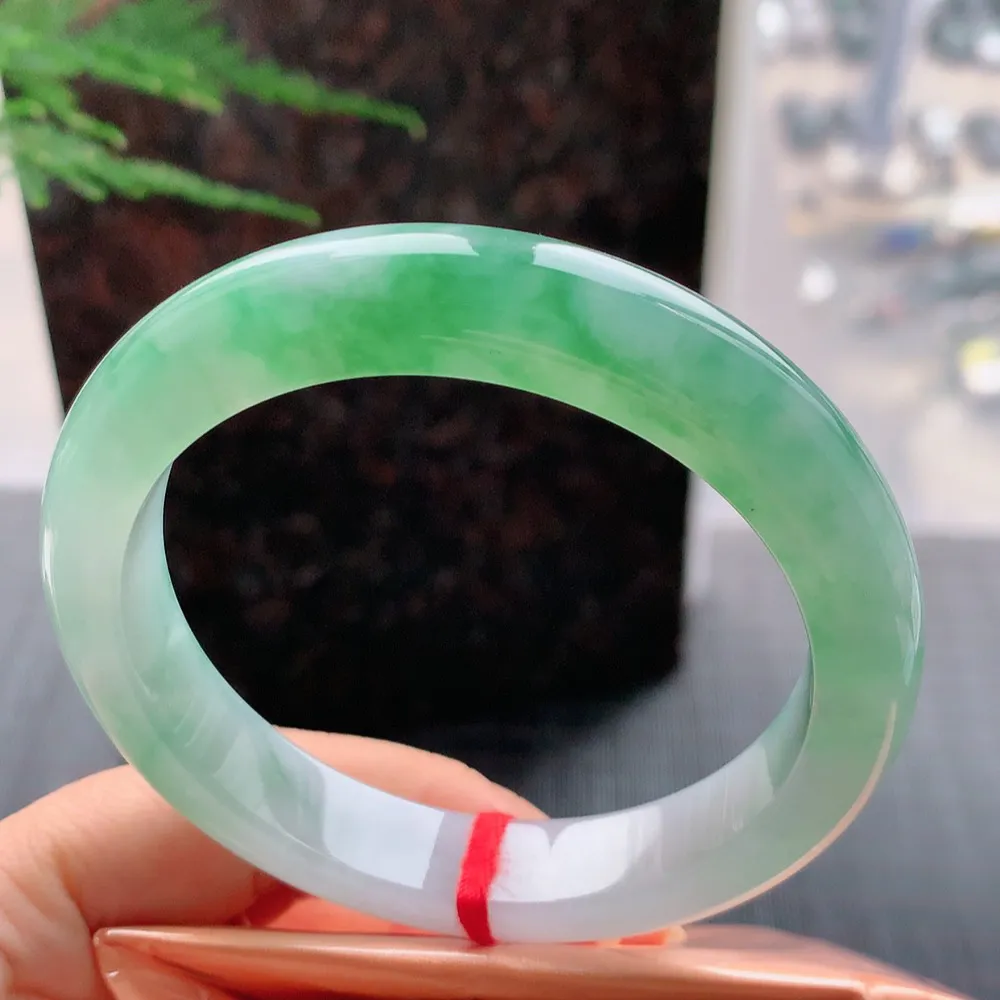 正圈冰绿花 无瑕 尺寸:61.1/12.7/9.3 大圈口🥰🥰