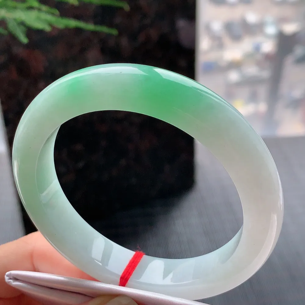 正圈冰糯翠绿 无瑕 尺寸:60.1/12.7/9.7 大圈口