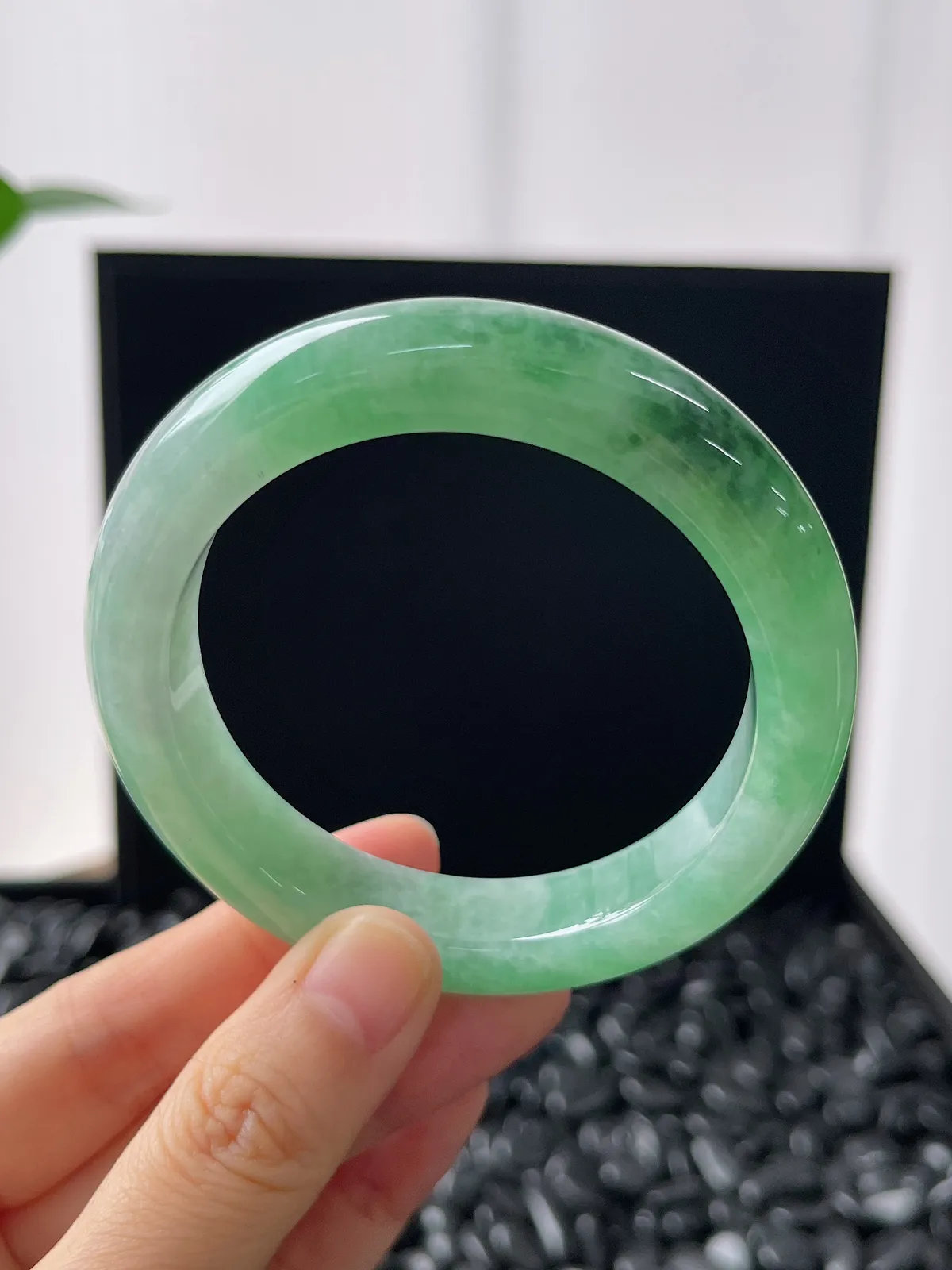 正圈54.3圈口，翡翠冰糯种绿色手镯