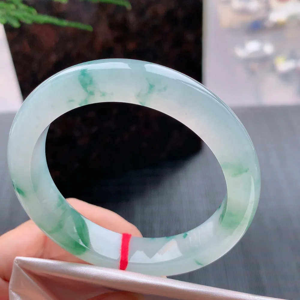 正圈高冰飘花 无瑕 尺寸:57.4/12.4/8.7 花美 种水好🥰🥰