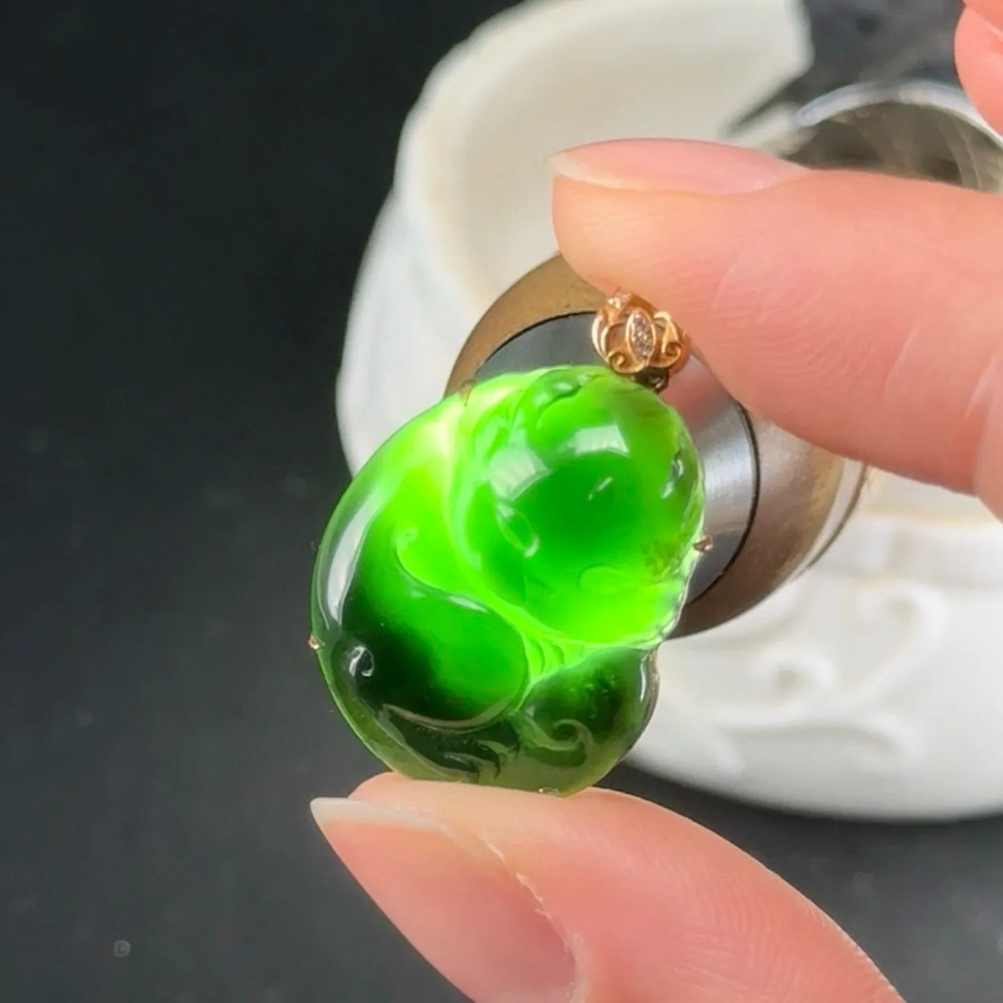 精品18k墨翠龙宝宝 种好色正 黑度极好 打灯通透 油性十足  尺寸27.2