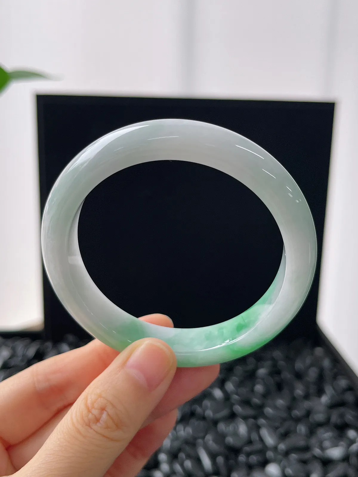 正圈55.2圈口，翡翠糯化种飘绿手镯