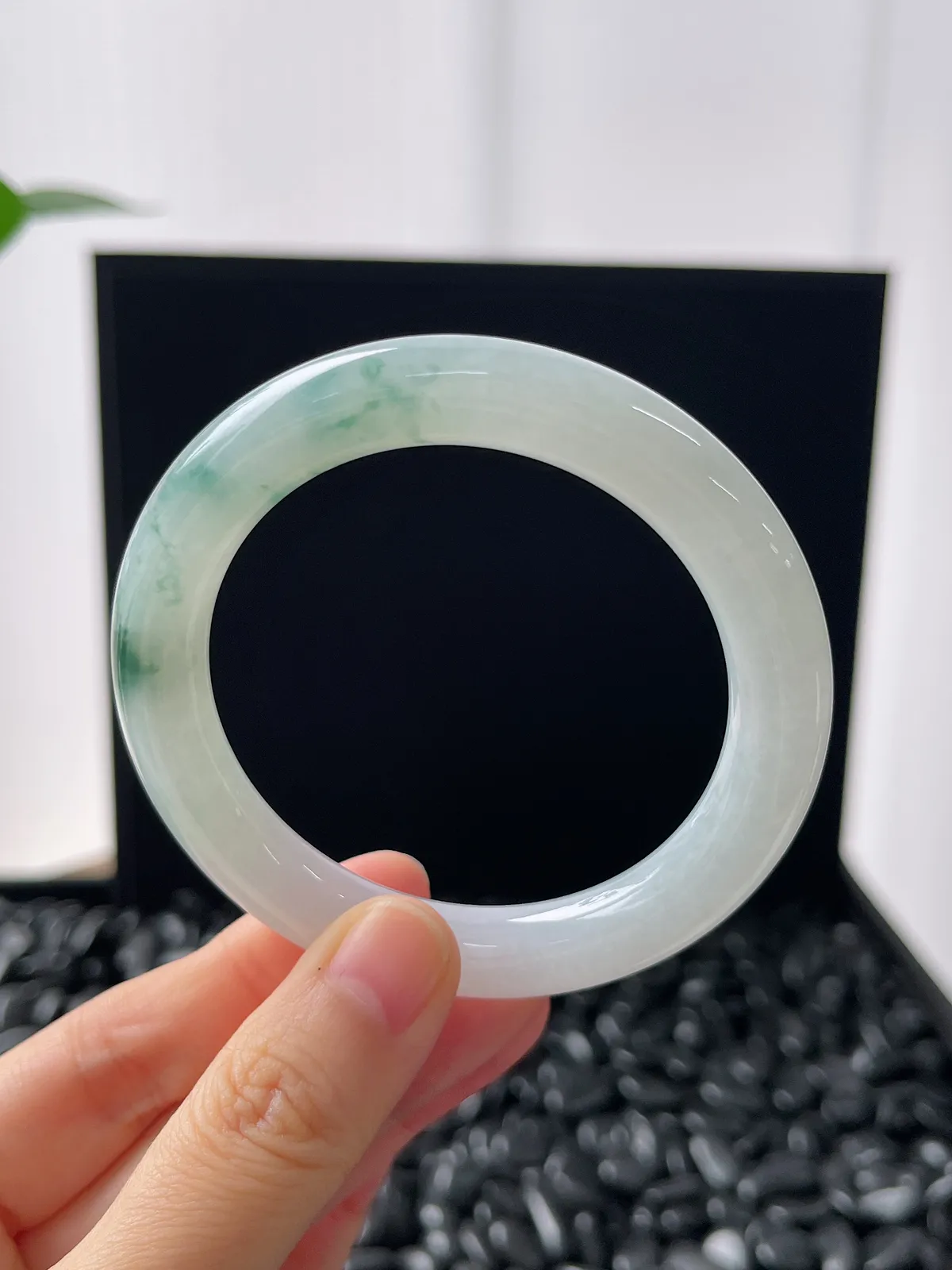 圆镯52.6圈口，翡翠糯化种飘花手镯