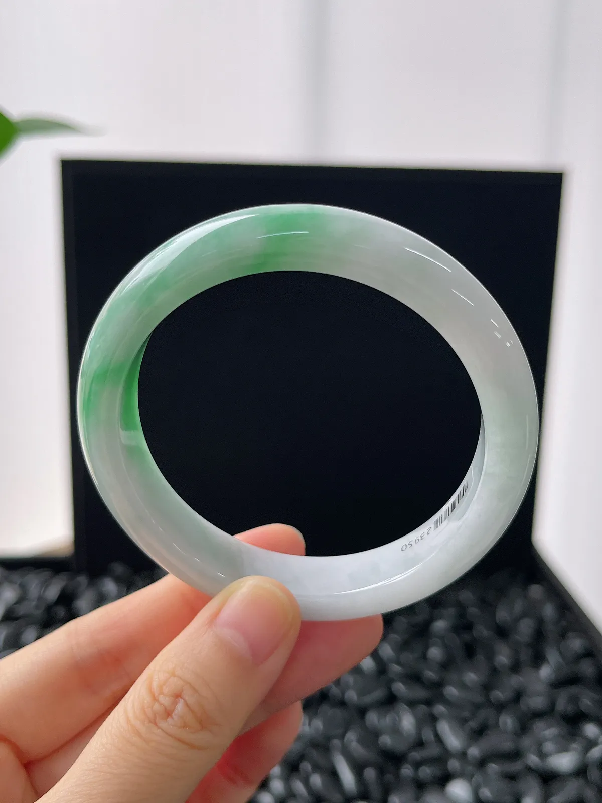 正圈55.2圈口，翡翠糯化种飘绿手镯