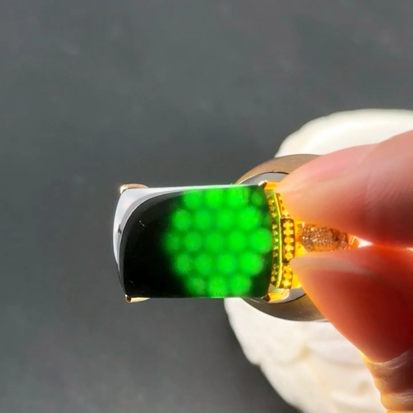 精品18k墨翠马鞍吊坠 种好色正 黑度极好 打灯通透 油性十足 尺寸29.2